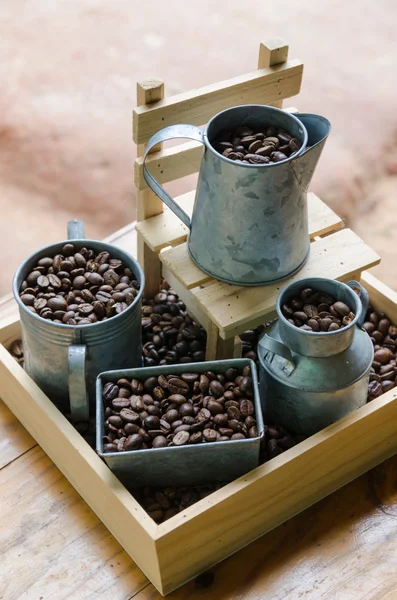 Кава в зернах у відро — стокове фото