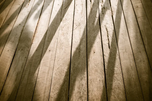 Sombra larga sobre suelo de madera — Foto de Stock