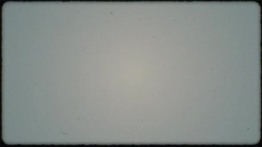 Yırtık kenarlı çerçeve, klasik tarzda yanıp sönen Super 8 Eski Film Look, Light Leaks, Dirt, Grain and Scratches. 16x9 yuvarlak köşeli maske