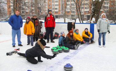 Rusya, Volgodonsk - 18 Ocak 2015: Curling. Club kıvırma fanlar. Club kıvırma hayranları curling