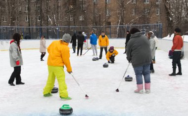 Rusya, Volgodonsk - 18 Ocak 2015: Curling. Club kıvırma fanlar. Club kıvırma hayranları curling