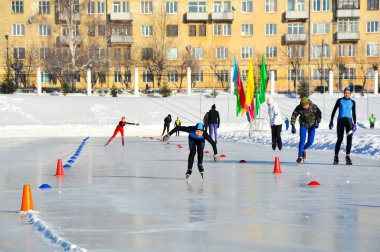 Rusya, Volgodonsk - 18 Ocak 2015: Buzda paten sürmek için antrenman.