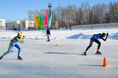 Rusya, Volgodonsk - 18 Ocak 2015: Buzda paten sürmek için antrenman.