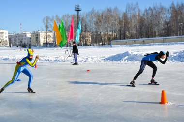 Rusya, Volgodonsk - 18 Ocak 2015: Buzda paten sürmek için antrenman.