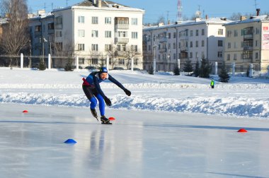 Rusya, Volgodonsk - 18 Ocak 2015: Buzda paten sürmek için antrenman.