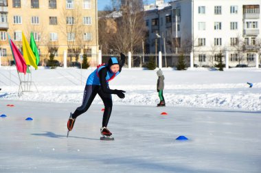 Rusya, Volgodonsk - 18 Ocak 2015: Buzda paten sürmek için antrenman.