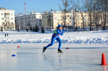 Rusya, Volgodonsk - 18 Ocak 2015: Buzda paten sürmek için antrenman.