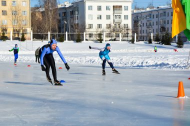 Rusya, Volgodonsk - 18 Ocak 2015: Buzda paten sürmek için antrenman.