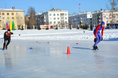 Rusya, Volgodonsk - 18 Ocak 2015: Buzda paten sürmek için antrenman.