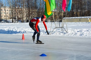 Rusya, Volgodonsk - 18 Ocak 2015: Buzda paten sürmek için antrenman.