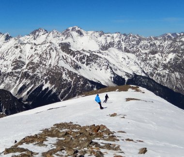 Rusya, Volgodonsk - 18 Ocak 2015: Skiingtraining binmek kayaklar kış spor