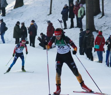 Rusya, Volgodonsk - 18 Ocak 2015: Skiingtraining binmek kayaklar kış spor