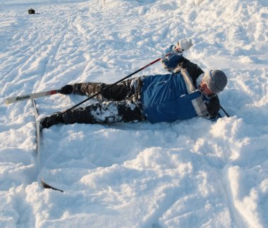 Rusya, Volgodonsk - 18 Ocak 2015: Skiingtraining binmek kayaklar kış spor