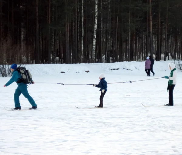 Россия Волгодонск Января 2015 Катание Лыжах Зимний Спорт — стоковое фото