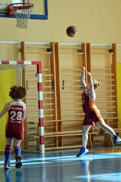 Росія Волгодонськ Червня 2015 Дітей Навчають Грати Баскетбол — стокове фото