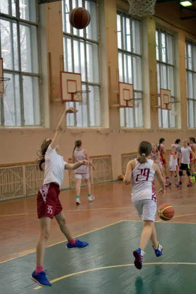 Росія Волгодонськ Червня 2015 Дітей Навчають Грати Баскетбол — стокове фото