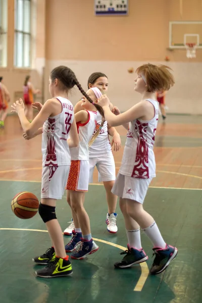 Ryssland Volgodonsk Juni 2015 Barn Tränas Att Spela Basket — Stockfoto