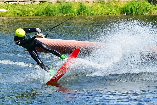 Rusland Volgodonsk Juni 2015 Water Snowboard Atleet Met Snowboard Houdt — Stockfoto