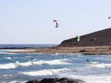 Uçan bir kanat. Hover paraşüt. Paraşütle atlama, cesur için spor.