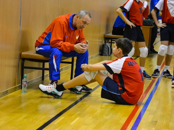 Treinador Falar Com Equipa Dele Voleibol — Fotografia de Stock