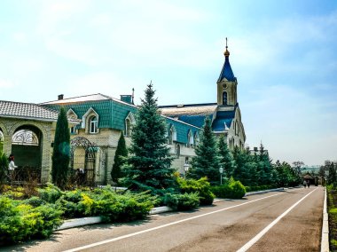 Kutsal Varsayım Manastırı. Kutsal Koğuş Manastırı. Manastırın ve yakınındaki bölgenin görünüşü..