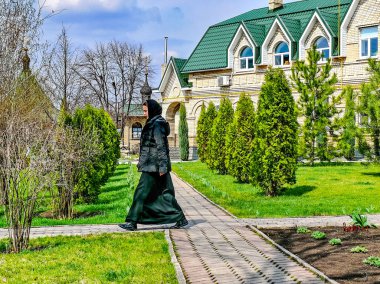 Kutsal Varsayım Manastırı, Rusya - 5 Nisan 2012: Kutsal Koğuş Manastırı, manastırın ve yakınındaki bölgenin görünümü.