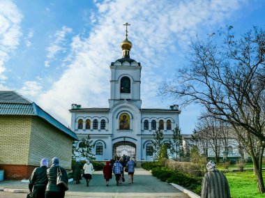 Kutsal Varsayım Manastırı, Rusya - 5 Nisan 2012: Kutsal Koğuş Manastırı, manastırın ve yakınındaki bölgenin görünümü.