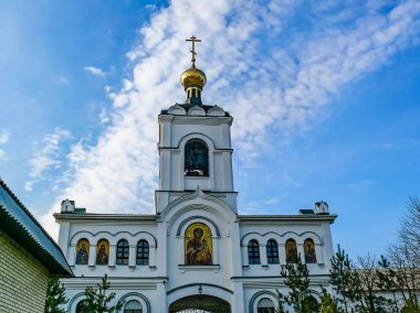 Kutsal Varsayım Manastırı. Kutsal Koğuş Manastırı. Manastırın ve yakınındaki bölgenin görünüşü..