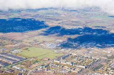 Vologda City kuş bakışı. Vologda 'yı havadan çekiyoruz. Şehrin evleri ve binaları.