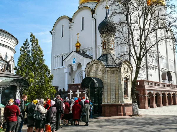 2012年 平成24年 4月5日 ロシアの聖地巡礼修道院 修道院の外観及びその周辺 — ストック写真