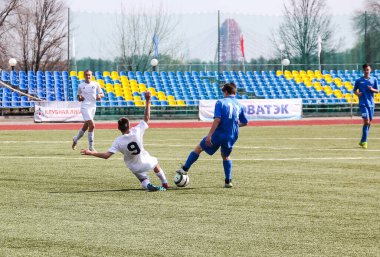 Rusya, Volgodonsk - 17 Mayıs 2015: Futbol maçı. Antrenman genç takımlar ve taraftarlar arasında