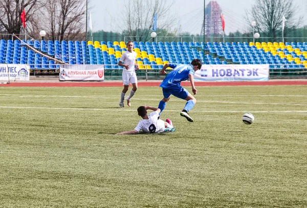 ロシア Volgodonsk 2015年5月17日 サッカーゲーム トレーニングはジュニアチームとファンにマッチします — ストック写真