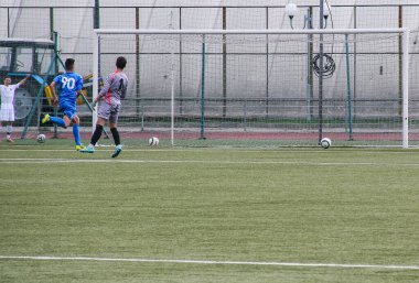 Rusya, Volgodonsk - 17 Mayıs 2015: Futbol maçı. Antrenman genç takımlar ve taraftarlar arasında