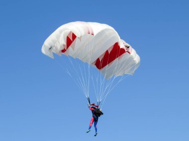 Rusya, Volgodonsk - 19 Mayıs 2015: paraşütle atlama Skydiving spor için cesur