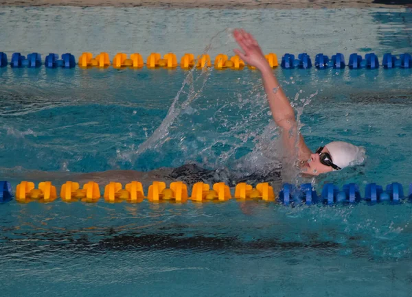 ロシア Volgodonsk 2015 プールで泳ぐ水泳のトレーニング — ストック写真