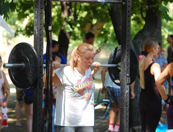 Russia Volgodonsk May 2015 Training Bar Weight Lifting Exercise Weights — Stock Photo, Image