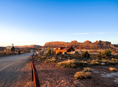 Doğa Milli Parkı, Utah. Manzara ve kayalar. Yollar ve propinki Park, Utah.