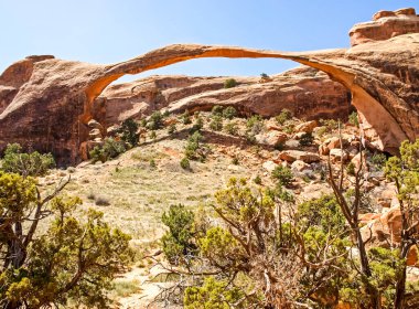 Doğa Milli Parkı, Utah. Manzara ve kayalar. Yollar ve propinki Park, Utah.