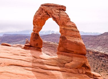 Doğa Milli Parkı, Utah. Manzara ve kayalar. Yollar ve propinki Park, Utah.