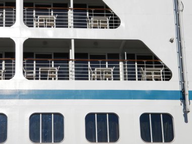 New Orleans, ABD - 23 Haziran 2011: Azamara Quest, limanda turist gemisi. Büyük turizm gemisi