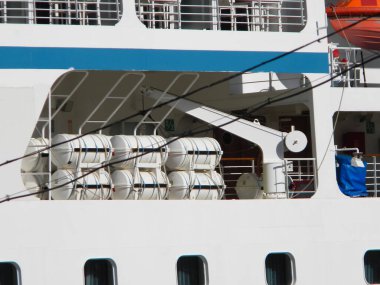 New Orleans, ABD - 23 Haziran 2011: Azamara Quest, limanda turist gemisi. Büyük turizm gemisi