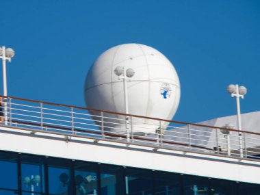 New Orleans, ABD - 23 Haziran 2011: Azamara Quest, limanda turist gemisi. Büyük turizm gemisi