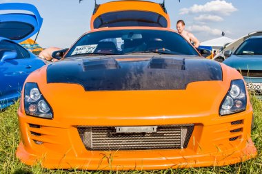 Moskova, Rusya - 22 Haziran 2016: Nadir ve antika otomobiller sergisi. Özel araba modelleri