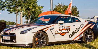 Moskova, Rusya - 22 Haziran 2016: Nadir ve antika otomobiller sergisi. Özel araba modelleri