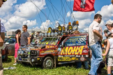 Moskova, Rusya - 22 Haziran 2016: Nadir ve antika otomobiller sergisi. Özel araba modelleri