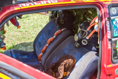 Moskova, Rusya - 22 Haziran 2016: Nadir ve antika otomobiller sergisi. Özel araba modelleri