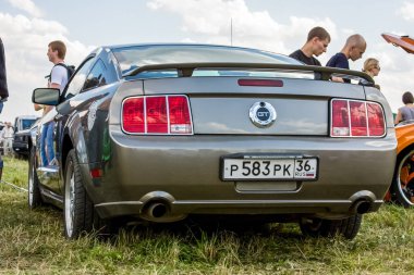 Moskova, Rusya - 22 Haziran 2016: Nadir ve antika otomobiller sergisi. Özel araba modelleri