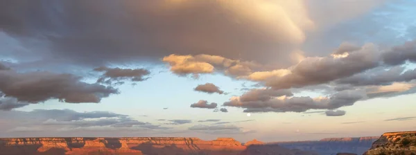 Büyük Kanyon. Kanyon manzarası, manzara ve doğa..
