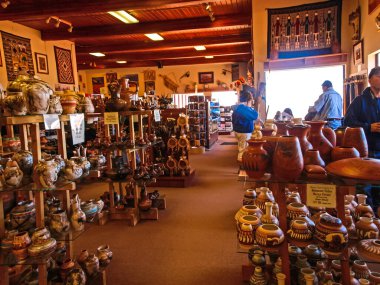 Monument Valley, Arizona, Amerika Birleşik Devletleri - 12 Mayıs 2013: Monument Valley yakınındaki turistler için altyapı.
