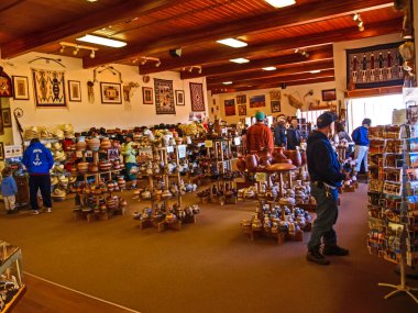 Monument Valley, Arizona, Amerika Birleşik Devletleri - 12 Mayıs 2013: Monument Valley yakınındaki turistler için altyapı.